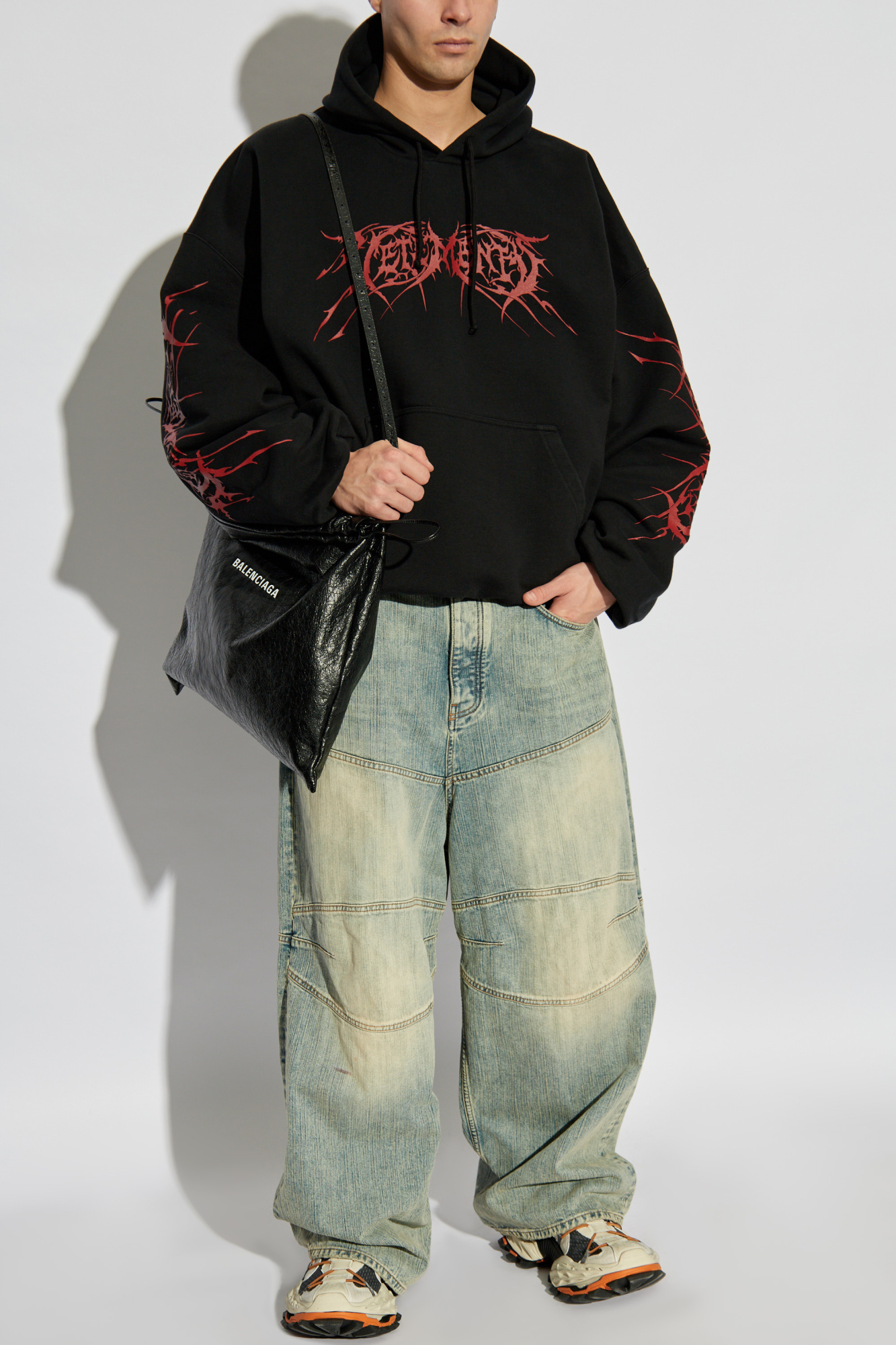 パーカー・フーディ VETEMENTS Men Hoodies UA66HD600BRBLACKRED Black VETEMENTS Printed sweatshirt | Men's Clothing | Vitkac